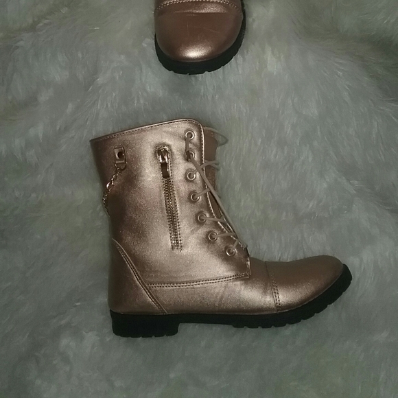 Girls gold boots sz 4 /little worn - Picture 2 of 2